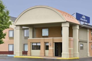 Howard Johnson by Wyndham Allentown/Dorney Hotel & Suites - Allentown - 0