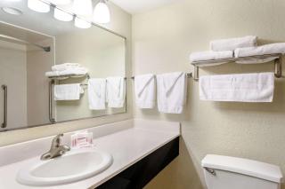 Ramada by Wyndham Luling - 3