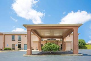 Howard Johnson by Wyndham Beckley - 0
