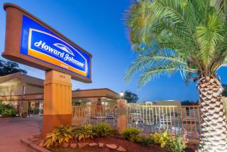 Howard Johnson by Wyndham Historic Lake Charles - Lake Charles - 0