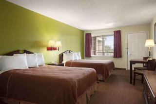 Howard Johnson by Wyndham Grand Prairie Near Lone Star Park - Grand Prairie - 1