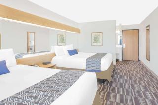 MICROTEL Inn and Suites - Ames - Ames - 1