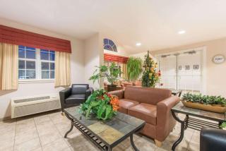 Microtel Inn & Suites by Wyndham Altus - 8