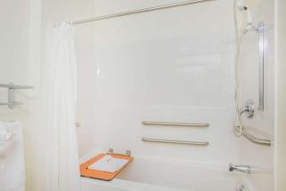 Microtel Inn & Suites by Wyndham Plattsburgh - 5