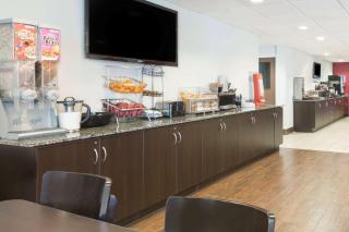 Microtel Inn & Suites by Wyndham Tuscaloosa - Tuscaloosa - 9