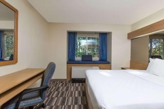 Baymont Inn & Suites by Wyndham Anchorage Airport - Anchorage - 2