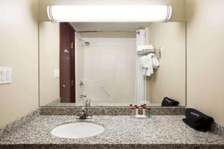Ramada by Wyndham Edson - Edson - 4