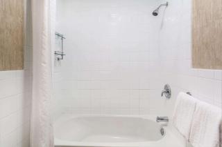 Howard Johnson Inn by Wyndham Kingston - Kingston - 5