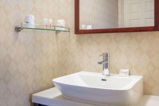 Howard Johnson Inn by Wyndham Kingston - Kingston - 4