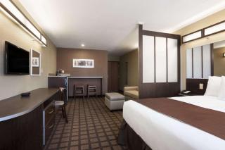 Microtel Inn & Suites by Wyndham Kenedy Karnes City - Kenedy - 2