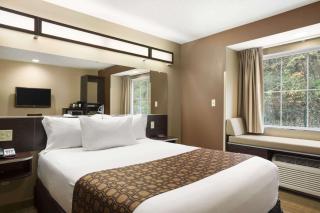 Microtel Inn & Suites by Wyndham Cambridge - Cambridge - 1