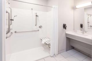Microtel Inn & Suites by Wyndham West Fargo Near Medical Center - West Fargo - 3