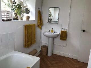 Coombe Lodge Farm House - Bristol - 2