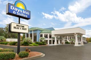 Days Inn & Suites by Wyndham Savannah Midtown - 9