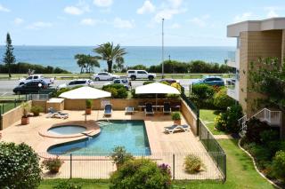 2 Bedroom Top Floor Unit - Ocean Views and Pool- Headlands Resort - Alexandra Headland - 6