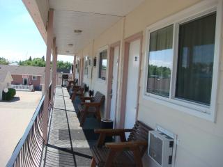 Red Coat Inn Motel - 3