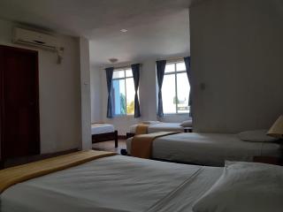 Gloria - Galápagos Inn - Puerto Ayora - 4