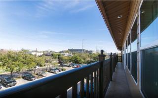 Spacious 4BD Luxury Penthouse with Balcony - New Orleans - 3