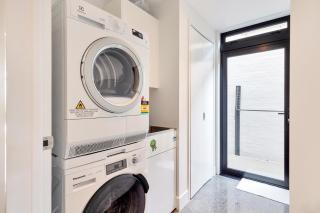 Blissful Breeze Townhouse with Parking and Patio - Auckland - 9