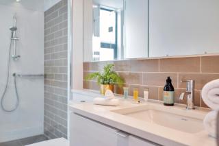 Blissful Breeze Townhouse with Parking and Patio - Auckland - 8