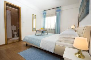 Apartments Leo - Vantačići - 0