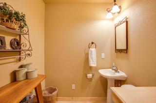 Mac's Place - 6