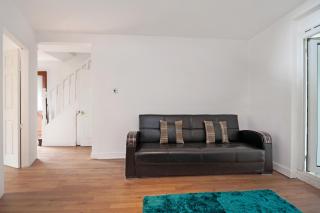 4 Bedrooms Self Catering Dagenham House, Free Wifi & Netfix - Dagenham - 8