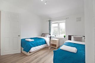 4 Bedrooms Self Catering Dagenham House, Free Wifi & Netfix - Dagenham - 9