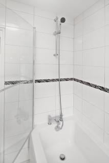 4 Bedrooms Self Catering Dagenham House, Free Wifi & Netfix - Dagenham - 3