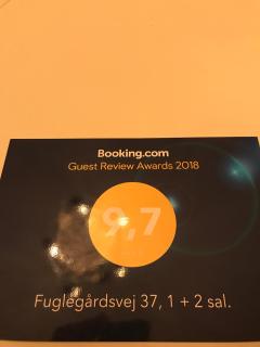 Centralt i Gentofte i 2 plan, ved S-Tog og busser - 1