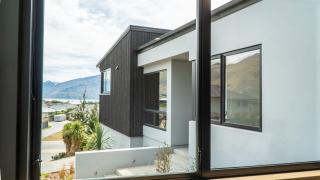 Farrant Drive - Sleeps 8 - Lake & mountain views - Modern & Stylish - Wanaka - 2