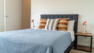 Farrant Drive - Sleeps 8 - Lake & mountain views - Modern & Stylish - Wanaka - 1