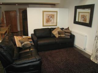 Romeo Cottage - Sleeps 4 - Open Plan Barn - Private Hot Tub & Garden - Stratford-upon-Avon - 6