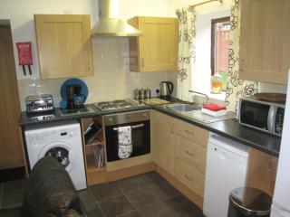 Romeo Cottage - Sleeps 4 - Open Plan Barn - Private Hot Tub & Garden - Stratford-upon-Avon - 2