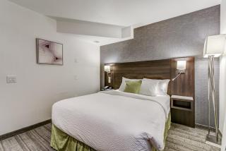 EST Hotel - Toronto - 6