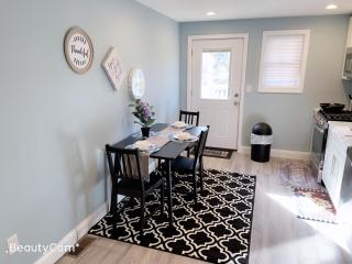 EN SUITE NEXT TO FELLS POINT - Baltimore - 6