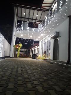 White Wall Hotel - 0