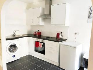 1 Fitzhamon Embankment APARTMENTS opposite Principality Stadium - LONG STAY OFFER - Cardiff - 3