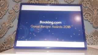 Central Luxe Apartment - 8