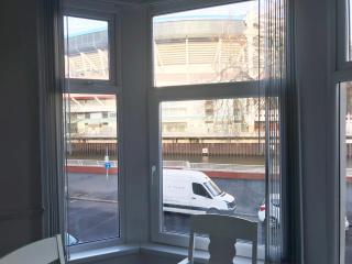 1 Fitzhamon Embankment APARTMENTS opposite Principality Stadium - LONG STAY OFFER - Cardiff - 2