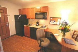 Candlewood Suites Indianapolis Airport by IHG - 9