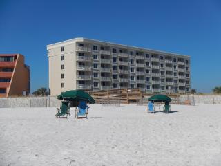 Best Gulf-Front Beach View in Destin! - Destin - 9