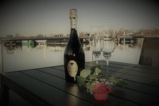 Cosy floating boatlodge, "Paris" - 1