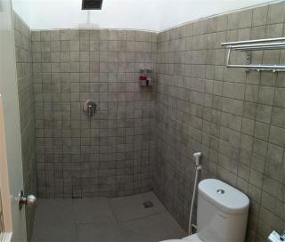 Kokonut Guesthouse - Surabaya - 4