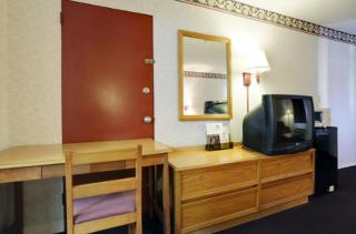 Americas Best Value Inn & Suites Macon at Eisenhower Pkwy - 2