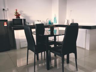 DPerdana -Dinies pool,wifi, centre of Kota Bharu, 4-5 pax - Kota Bharu - 1