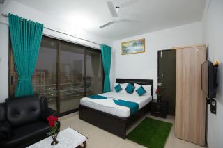 Aristo Room, Apartment - Homestay near Kokilaben Dhirubai Ambani Hospital for family only, - Mumbai - 5