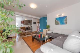 Romantic Oasis Apartments - 8