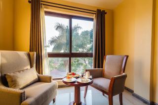 Hillside Plaza Hotel - 6