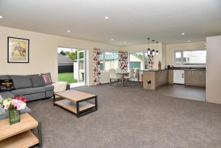 Weston Villa - Spacious & family Friendly - Bookahome - Christchurch - 0